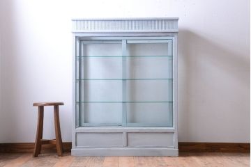 アンティーク家具　アンティークペイント　フレンチグレーカラーの薄型ガラスケース