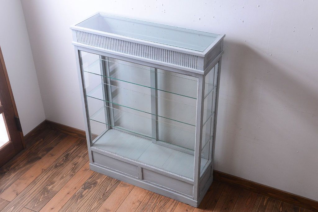 アンティーク家具　アンティークペイント　フレンチグレーカラーの薄型ガラスケース