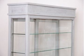アンティーク家具　アンティークペイント　フレンチグレーカラーの薄型ガラスケース