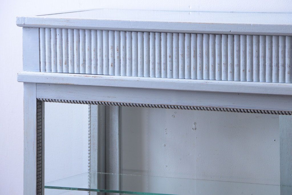 アンティーク家具　アンティークペイント　フレンチグレーカラーの薄型ガラスケース