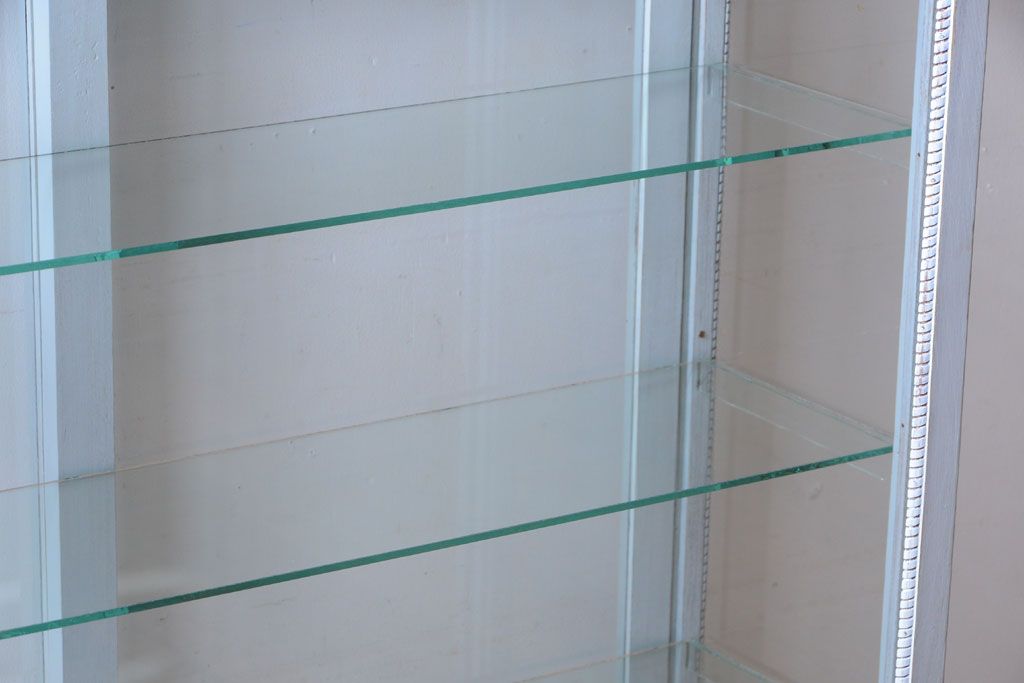 アンティーク家具　アンティークペイント　フレンチグレーカラーの薄型ガラスケース