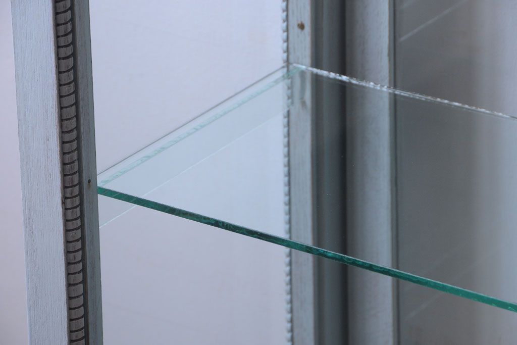 アンティーク家具　アンティークペイント　フレンチグレーカラーの薄型ガラスケース