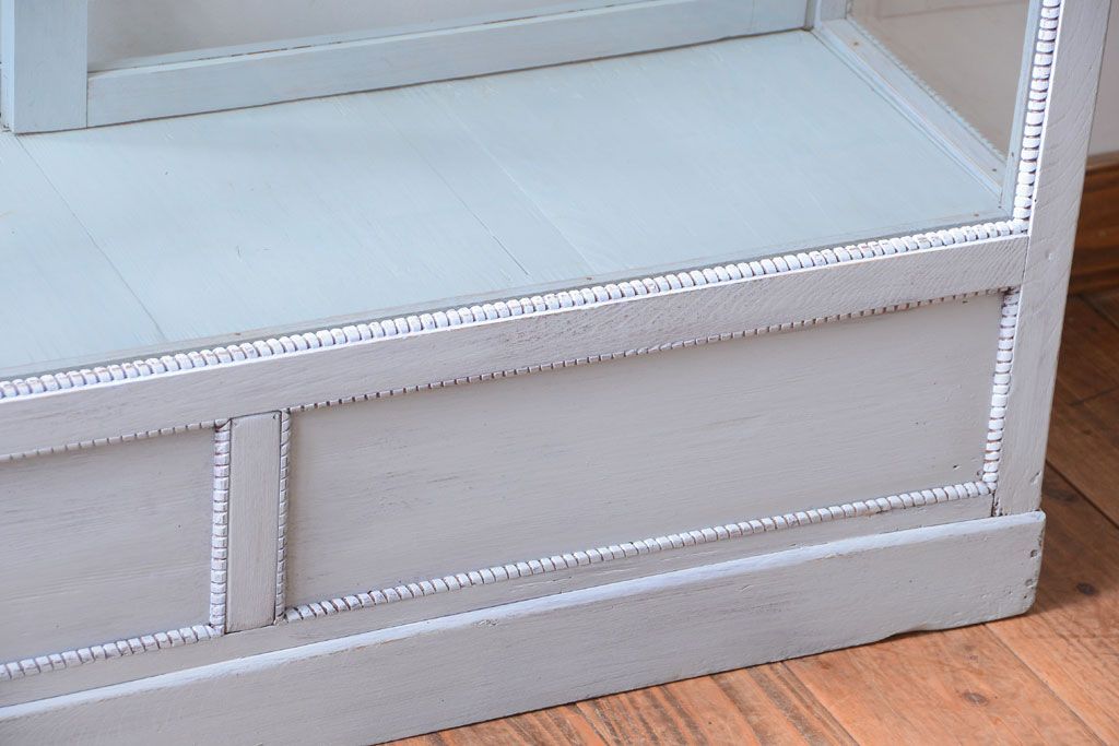 アンティーク家具　アンティークペイント　フレンチグレーカラーの薄型ガラスケース