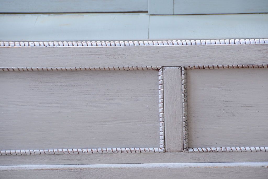 アンティーク家具　アンティークペイント　フレンチグレーカラーの薄型ガラスケース