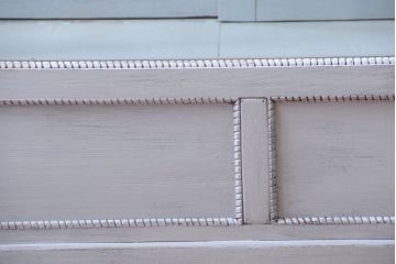 アンティーク家具　アンティークペイント　フレンチグレーカラーの薄型ガラスケース