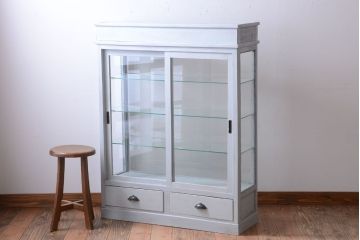 アンティーク家具　アンティークペイント　フレンチグレーカラーの薄型ガラスケース