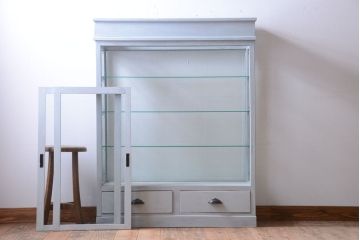アンティーク家具　アンティークペイント　フレンチグレーカラーの薄型ガラスケース