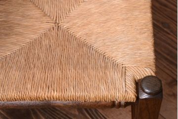 アンティーク家具　イギリスアンティーク　オーク材!ラッシ座面のコーナーチェア(1)