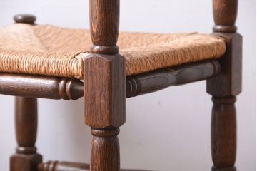 アンティーク家具　イギリスアンティーク　オーク材!ラッシ座面のコーナーチェア(1)