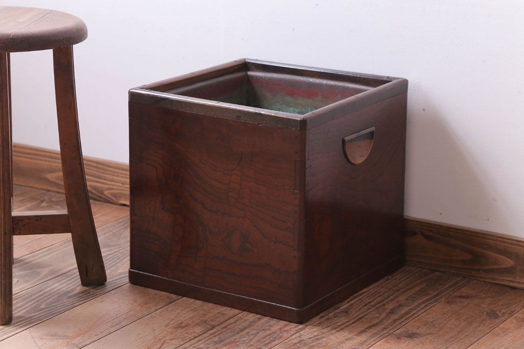 アンティーク雑貨　古民具・骨董　古い欅材!アンティーク角火鉢