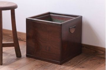 アンティーク雑貨　古民具・骨董　古い欅材!アンティーク角火鉢