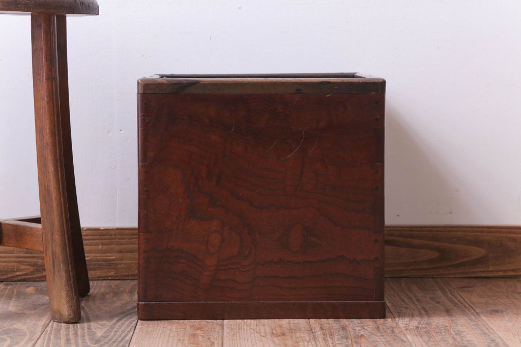 アンティーク雑貨　古民具・骨董　古い欅材!アンティーク角火鉢