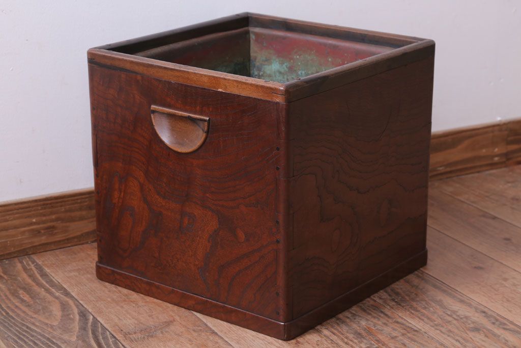 アンティーク雑貨　古民具・骨董　古い欅材!アンティーク角火鉢