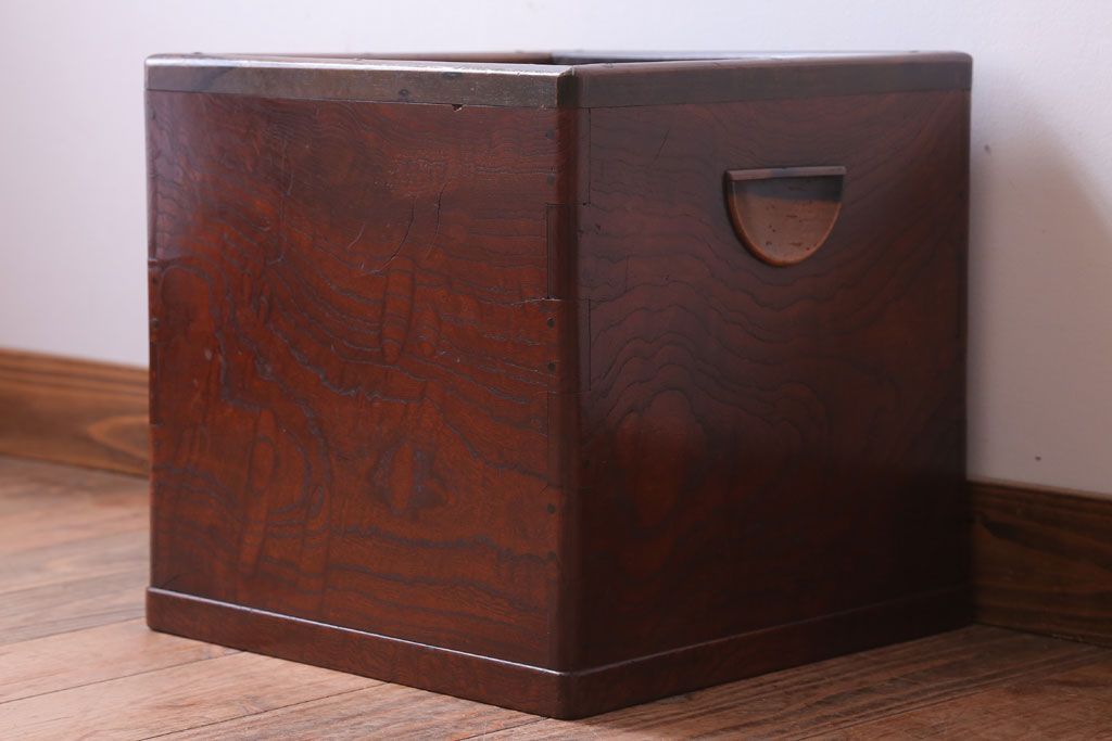 アンティーク雑貨　古民具・骨董　古い欅材!アンティーク角火鉢