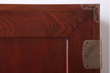 アンティーク家具　和製アンティーク　前面欅材の二段重ね観音箪笥(衣装箪笥)