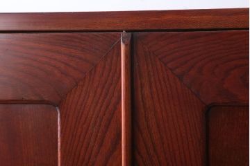 アンティーク家具　和製アンティーク　前面欅材の二段重ね観音箪笥(衣装箪笥)