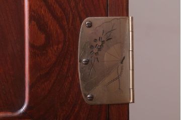 アンティーク家具　和製アンティーク　前面欅材の二段重ね観音箪笥(衣装箪笥)