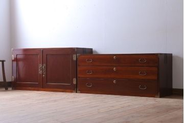 アンティーク家具　和製アンティーク　前面欅材の二段重ね観音箪笥(衣装箪笥)