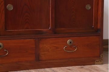 アンティーク家具　和製アンティーク　漆塗り!前面欅材の時代箪笥ローボード(2)