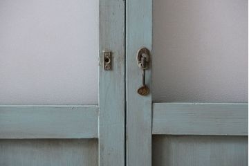 アンティーク　オリーブグリーンペイントのガラス引き戸2枚セット