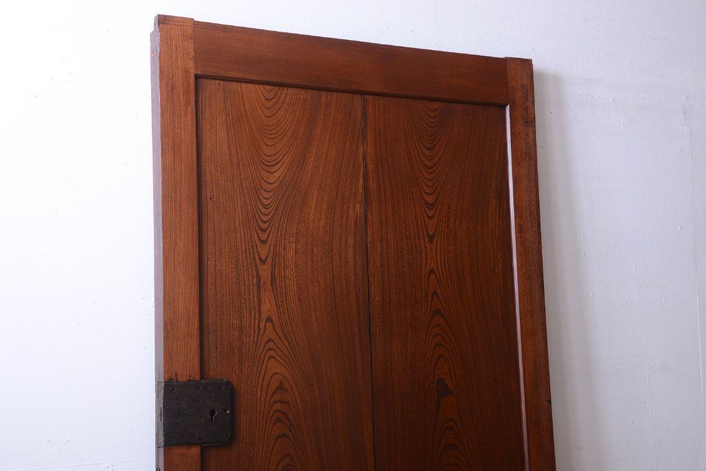 古民具・骨董　総欅材!重厚なアンティーク蔵戸(玄関戸)