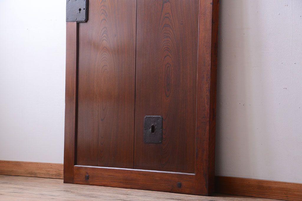 古民具・骨董　総欅材!重厚なアンティーク蔵戸(玄関戸)