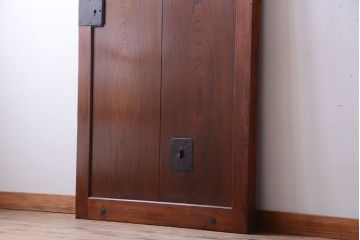 古民具・骨董　総欅材!重厚なアンティーク蔵戸(玄関戸)