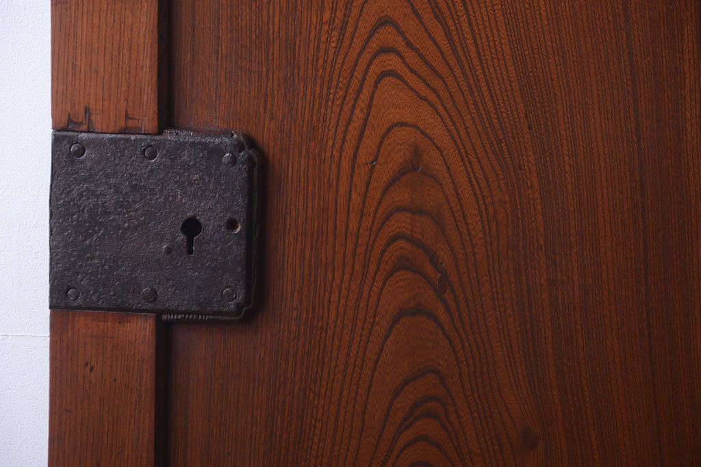 古民具・骨董　総欅材!重厚なアンティーク蔵戸(玄関戸)