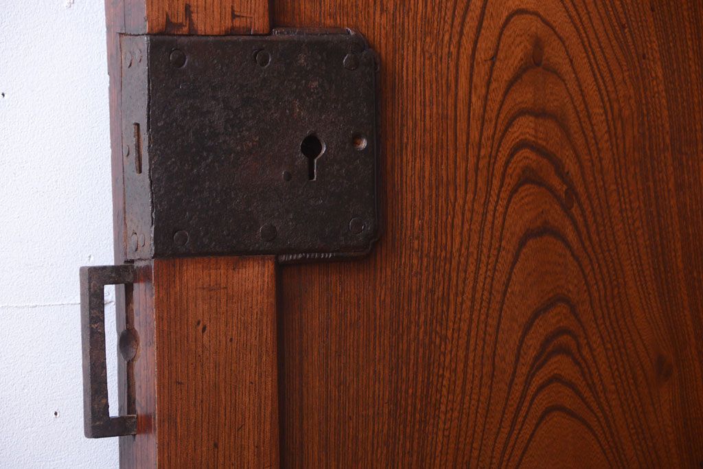 古民具・骨董　総欅材!重厚なアンティーク蔵戸(玄関戸)