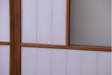 和製アンティーク　腰板黒柿材!古い雪見障子戸2枚セット(1)(引き戸、擦り上げ障子戸、擦上障子戸)