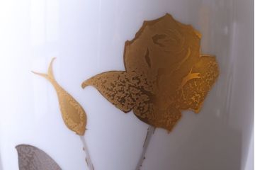 アンティーク雑貨　中古　大倉陶園(おおくらとうえん)　金蝕バラ　23cm花器