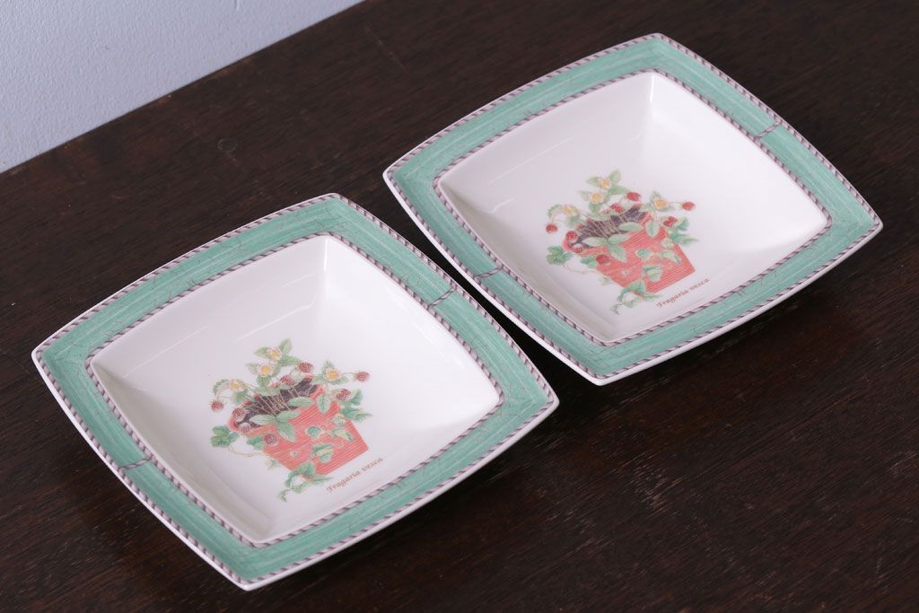 アンティーク雑貨　イギリスWedgwood(ウェッジウッド)　SARAH'S GARDEN(サラズガーデン)　角皿2枚セット(洋食器)