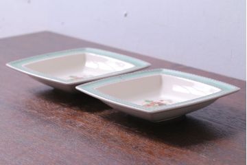 アンティーク雑貨　イギリスWedgwood(ウェッジウッド)　SARAH'S GARDEN(サラズガーデン)　角皿2枚セット(洋食器)