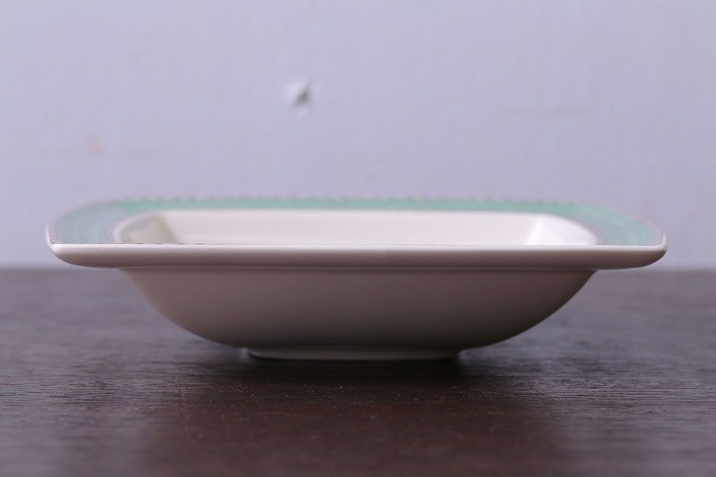 アンティーク雑貨　イギリスWedgwood(ウェッジウッド)　SARAH'S GARDEN(サラズガーデン)　角皿2枚セット(洋食器)