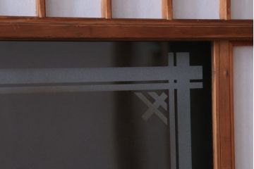 和製アンティーク　腰板黒柿材!デザインガラス入りの古い雪見障子戸2枚セット(1)(引き戸、擦り上げ障子戸、擦上障子戸)