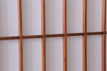和製アンティーク　腰板黒柿材!デザインガラス入りの古い雪見障子戸2枚セット(1)(引き戸、擦り上げ障子戸、擦上障子戸)