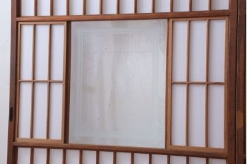 和製アンティーク　腰板黒柿材!デザインガラス入りの古い雪見障子戸2枚セット(1)(引き戸、擦り上げ障子戸、擦上障子戸)