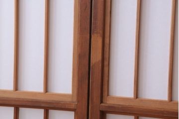和製アンティーク　腰板黒柿材!デザインガラス入りの古い雪見障子戸2枚セット(1)(引き戸、擦り上げ障子戸、擦上障子戸)