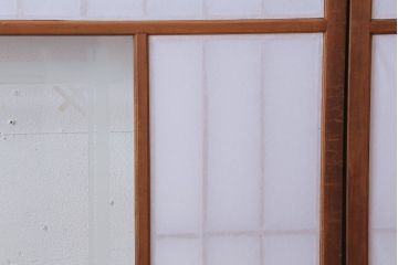 和製アンティーク　腰板黒柿材!デザインガラス入りの古い雪見障子戸2枚セット(1)(引き戸、擦り上げ障子戸、擦上障子戸)