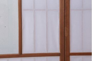  和製アンティーク　腰板黒柿材!デザインガラス入りの古い雪見障子戸2枚セット(2)(引き戸、擦り上げ障子戸、擦上障子戸)