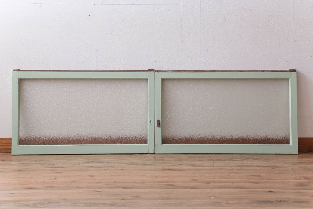 アンティーク　ダイヤガラス入り!ミントグリーンペイントのガラス戸2枚セット(窓)(1)