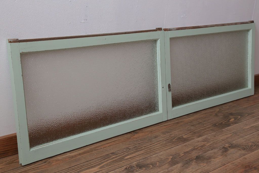 アンティーク　ダイヤガラス入り!ミントグリーンペイントのガラス戸2枚セット(窓)(1)