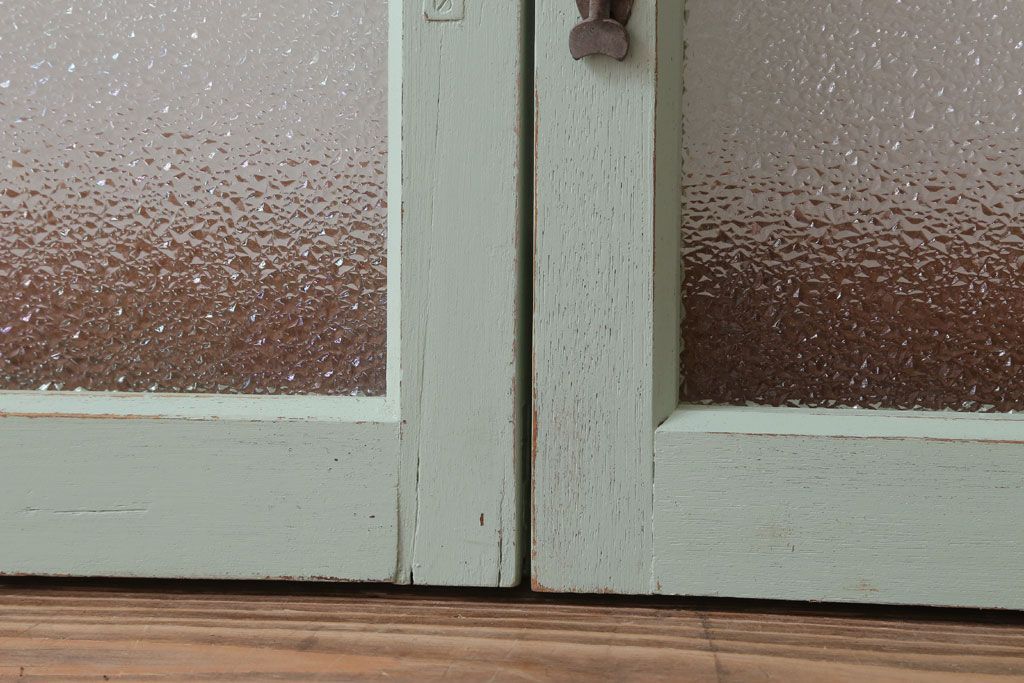 アンティーク　ダイヤガラス入り!ミントグリーンペイントのガラス戸2枚セット(窓)(1)