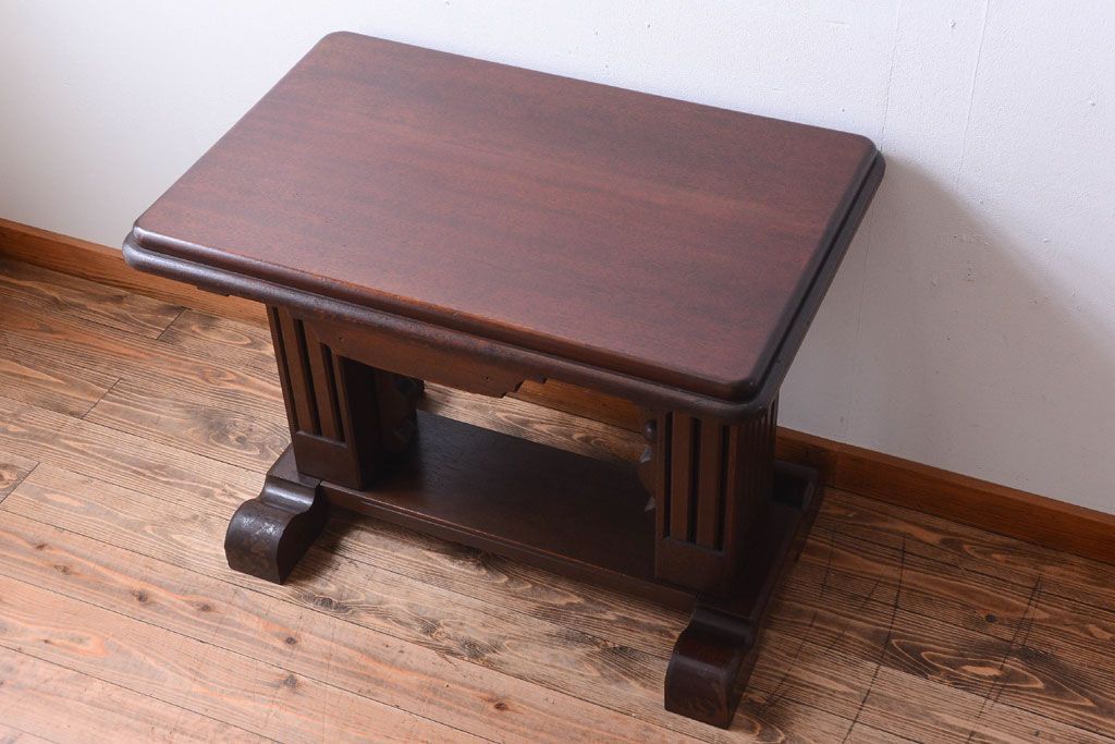 アンティーク家具　海外アンティーク　重厚なデザインの優雅なコーヒーテーブル(カフェテーブル・陳列台)