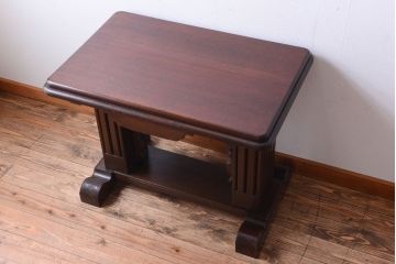 アンティーク家具　海外アンティーク　重厚なデザインの優雅なコーヒーテーブル(カフェテーブル・陳列台)