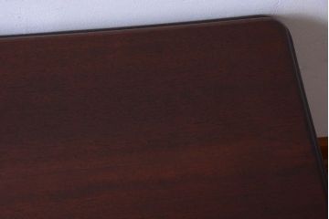 アンティーク家具　海外アンティーク　重厚なデザインの優雅なコーヒーテーブル(カフェテーブル・陳列台)