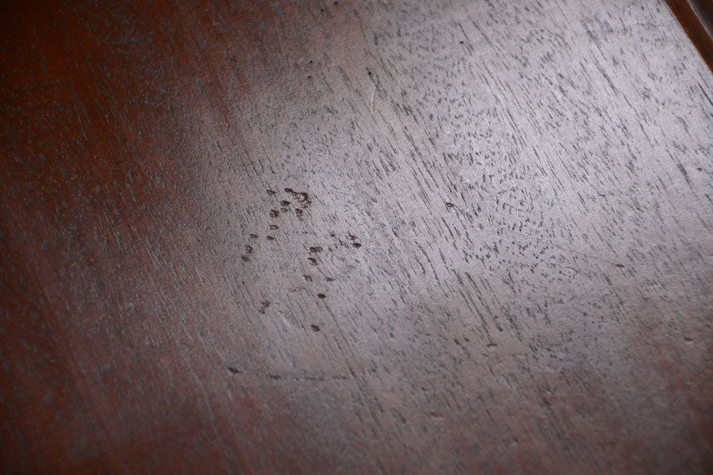 アンティーク家具　海外アンティーク　重厚なデザインの優雅なコーヒーテーブル(カフェテーブル・陳列台)