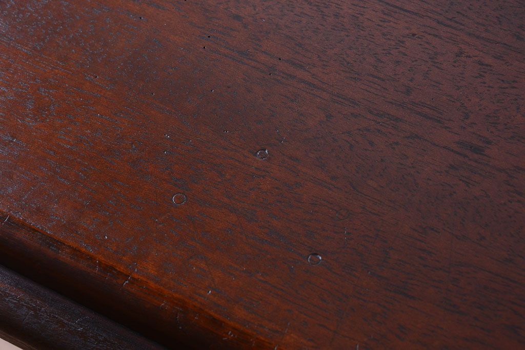 アンティーク家具　海外アンティーク　重厚なデザインの優雅なコーヒーテーブル(カフェテーブル・陳列台)