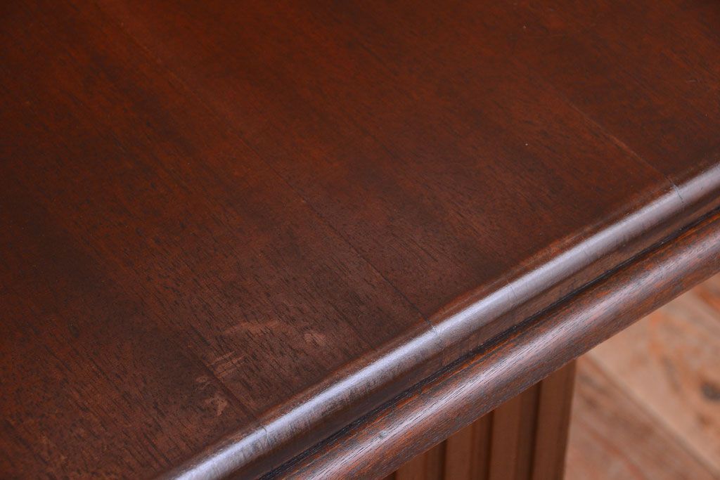 アンティーク家具　海外アンティーク　重厚なデザインの優雅なコーヒーテーブル(カフェテーブル・陳列台)