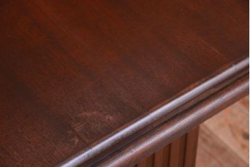 アンティーク家具　海外アンティーク　重厚なデザインの優雅なコーヒーテーブル(カフェテーブル・陳列台)